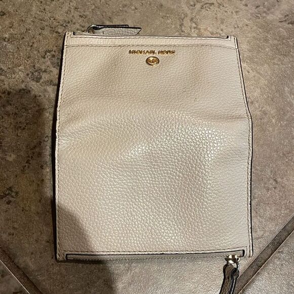 Michael Kors Beige leather Wallet Zippered Pockets Card Slots - Picture 5 of 7